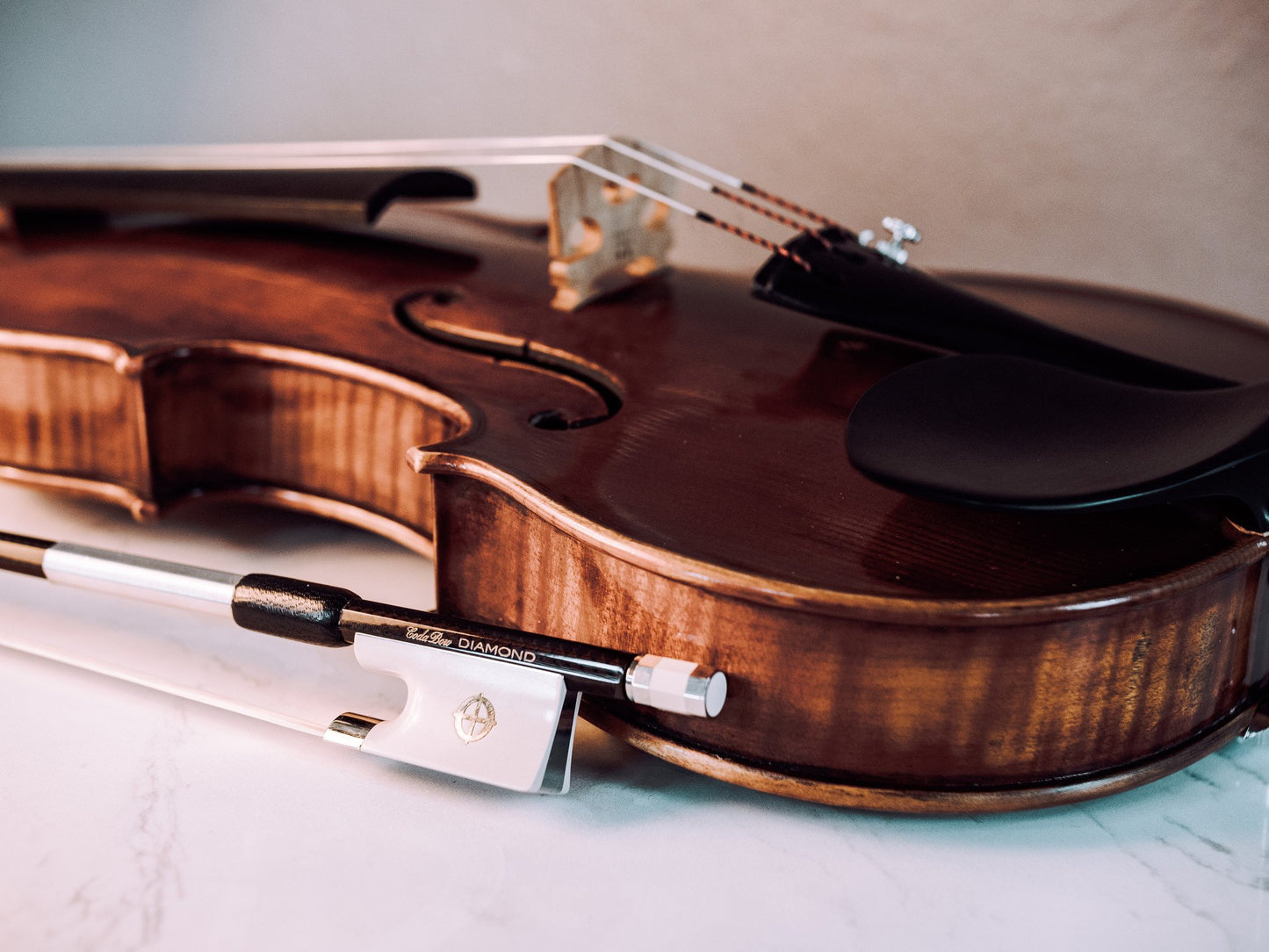 CodaBow DIAMOND GX Violin Bow, with Alabaster XEBONY Frog, USA