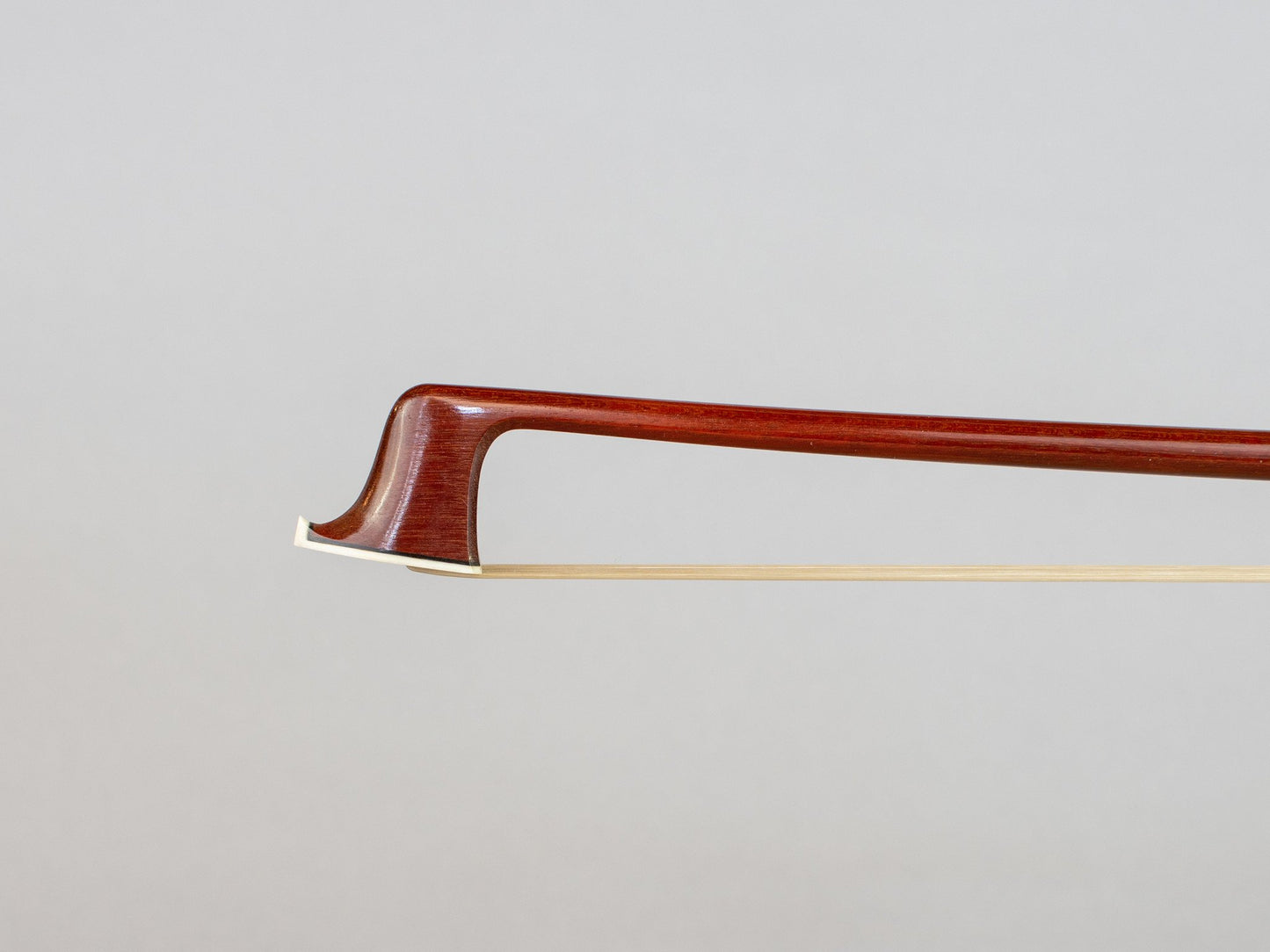 ELIAS GUASTI gold-mounted round Pernambuco viola bow, 70.9g BRAZIL