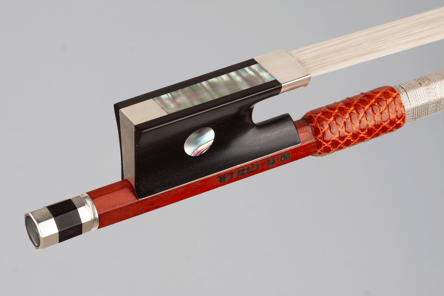 M.U. GÜLER silver viola bow, round Pernambuco stick, 69.6 grams | Metzler Violins
