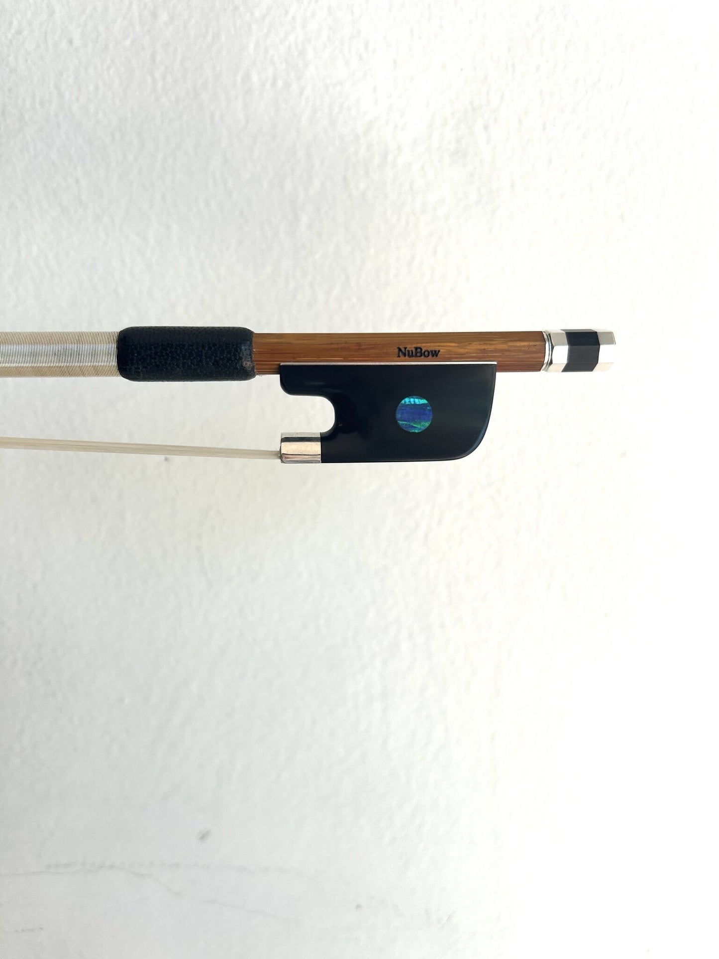 NuBow 4/4 bamboo silver violin bow, USA, 60.2g | Metzler Violins