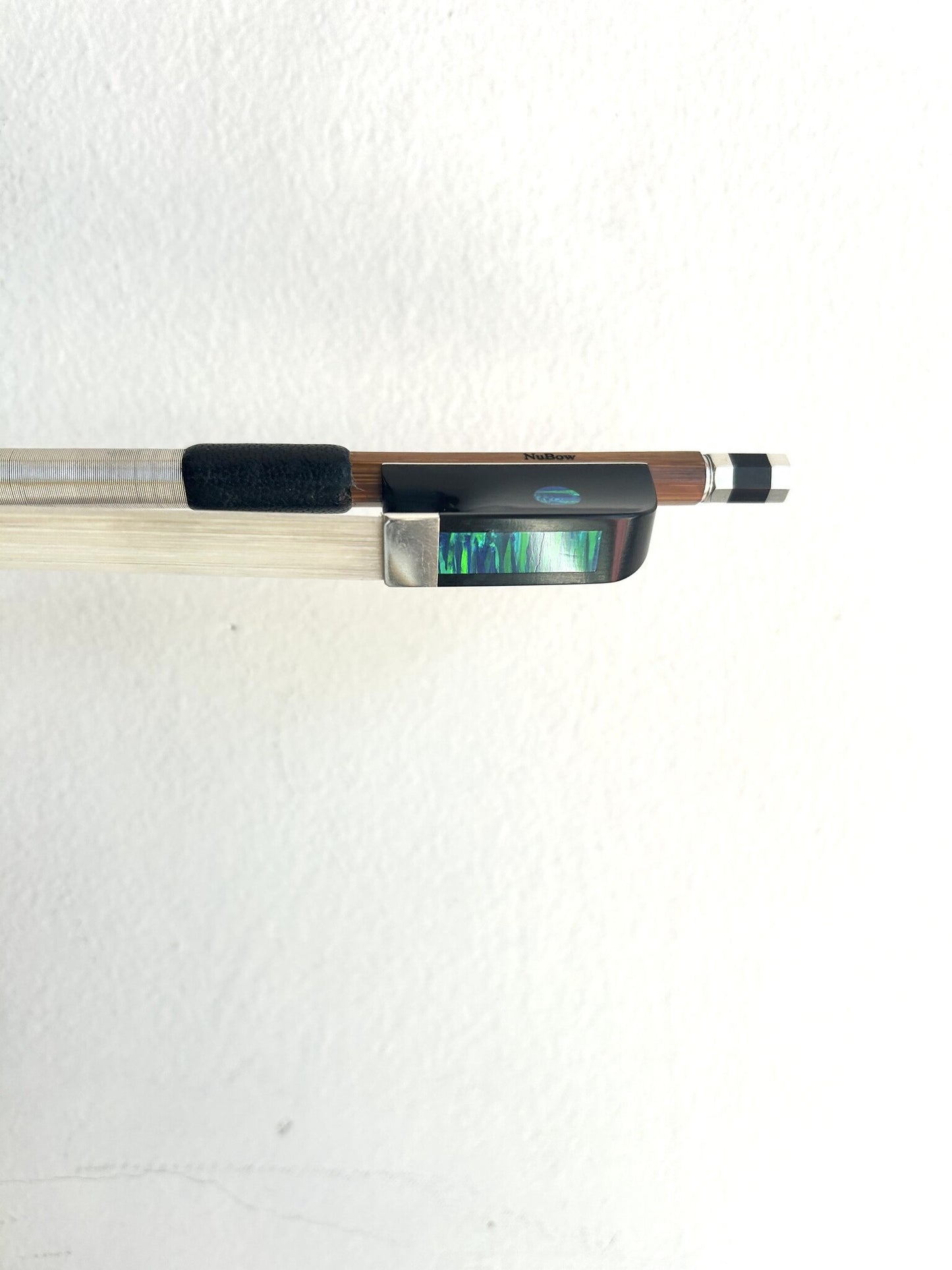 NuBow 4/4 bamboo silver violin bow, USA, 60.2g | Metzler Violins