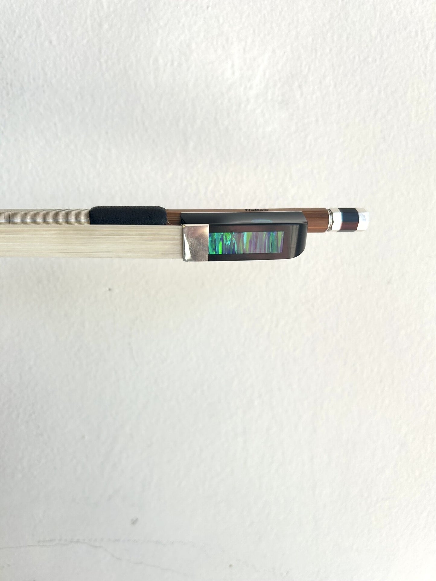 NuBow 4/4 bamboo silver violin bow, USA, 60.2g | Metzler Violins