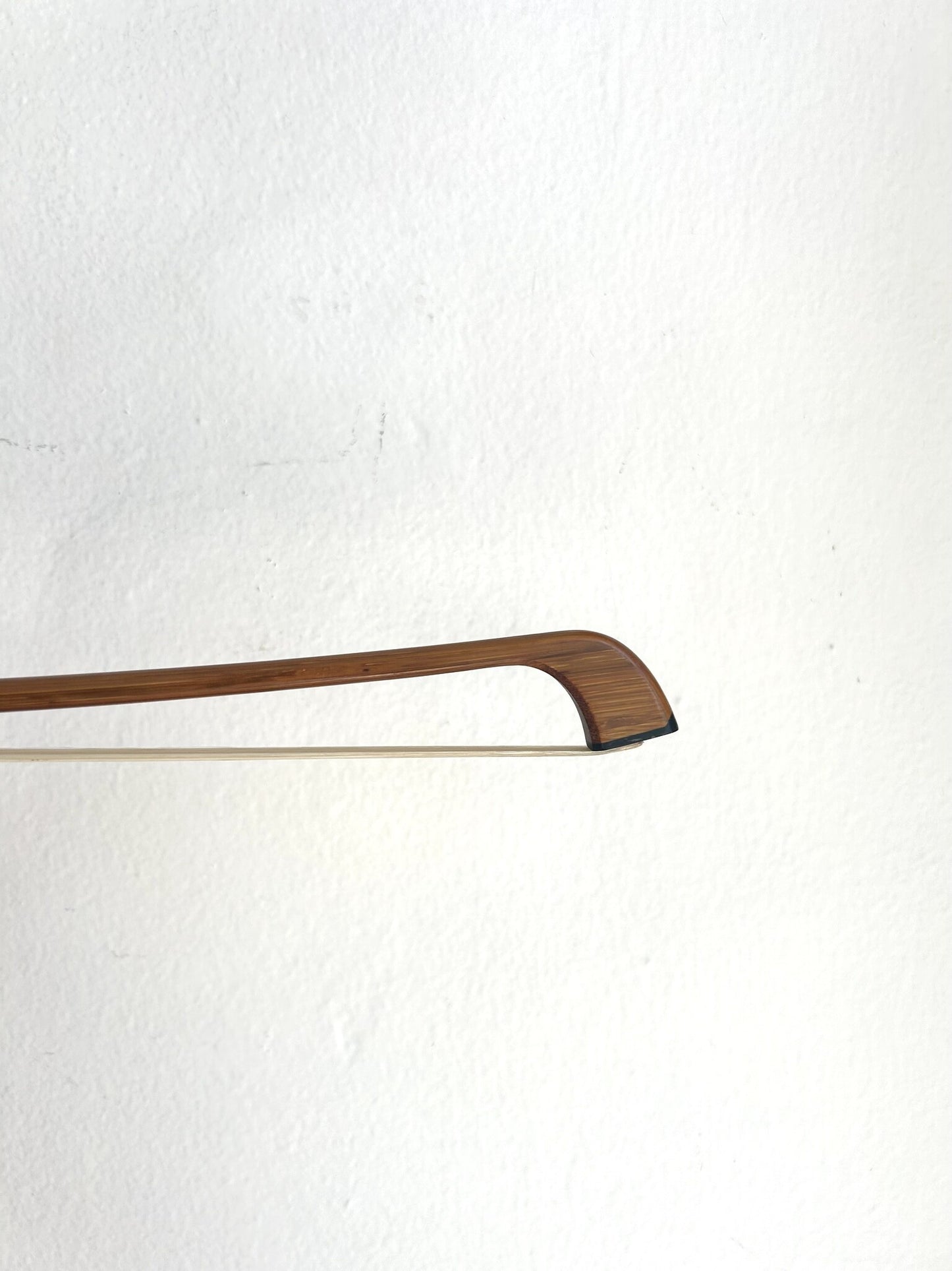 NuBow 4/4 bamboo silver violin bow, USA, 60.2g | Metzler Violins