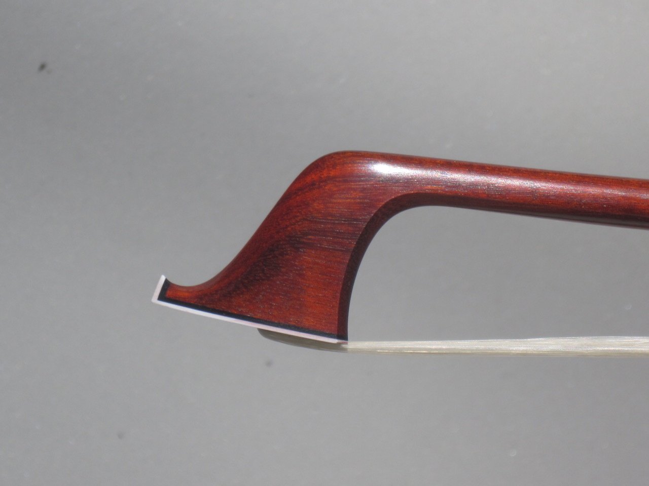 ALYSIO De MATTOS cello bow, Pernambuco / Horn / Silver, (round heel), Rio / Paris, BRAZIL, 82.6g