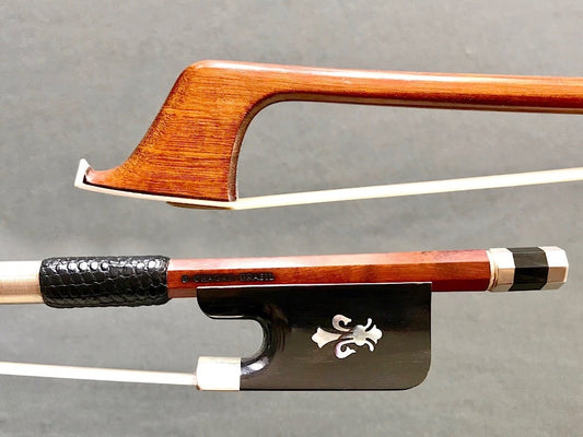 Arcos Brasil cello bow: horn & silver frog, with pearl fleur-de-lis inlay.
