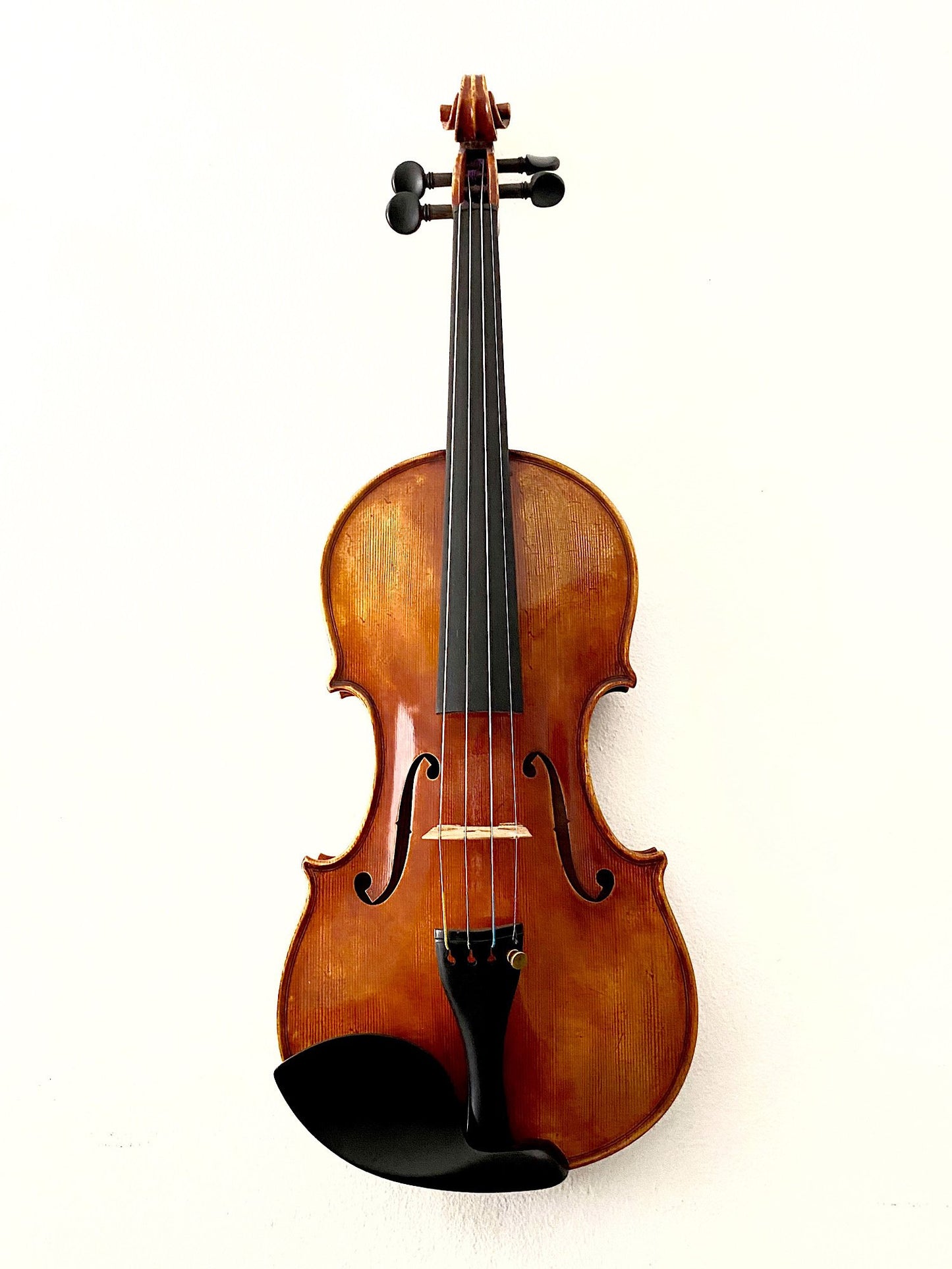 Revelle Model 700 4/4 violin, antique-style, 1-piece back