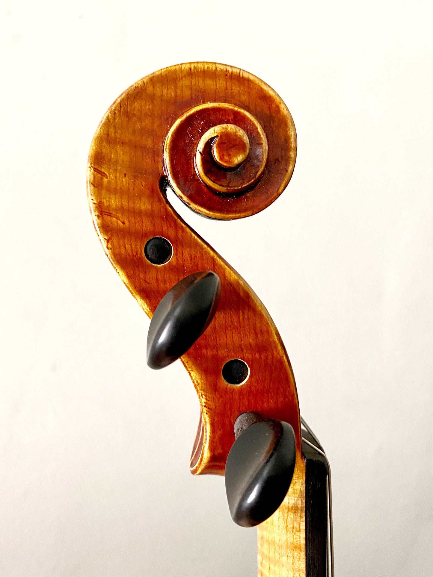 Revelle Model 700 4/4 violin, antique-style, 1-piece back