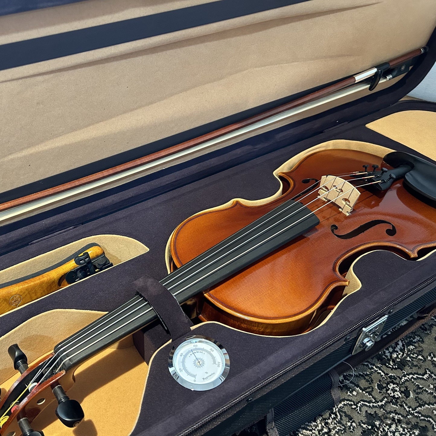 Serafina DX 4/4 violin with free case, bow, rosin & polish cloth